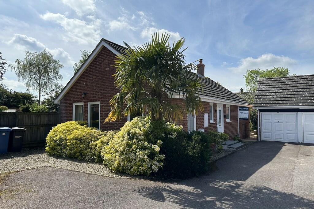 3 bedroom detached bungalow for sale in Bantocks Road, Great