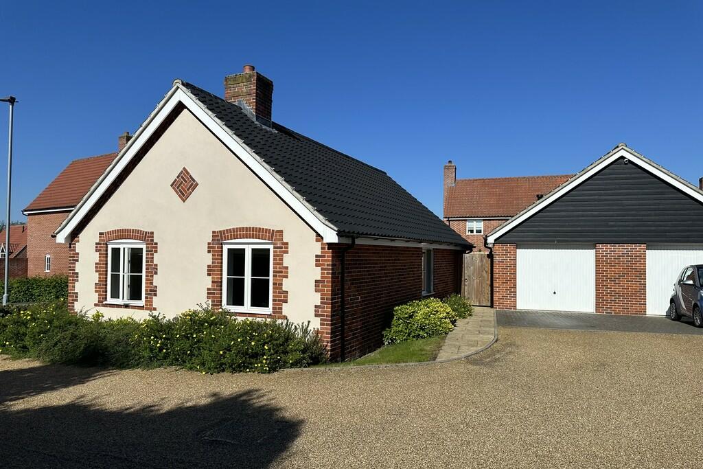 2 bedroom detached bungalow for sale in Braithwaite Road, Long Melford