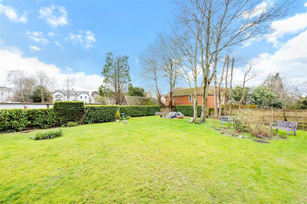 2 bedroom retirement property for sale in Reigate Hill, Reigate, RH2