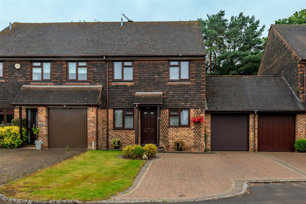 2 bedroom semidetached house for sale in Town Mead, Bletchingley