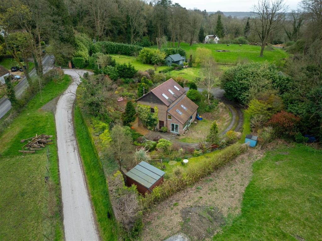 1 bedroom detached house for sale in Springbottom Lane, Bletchingley