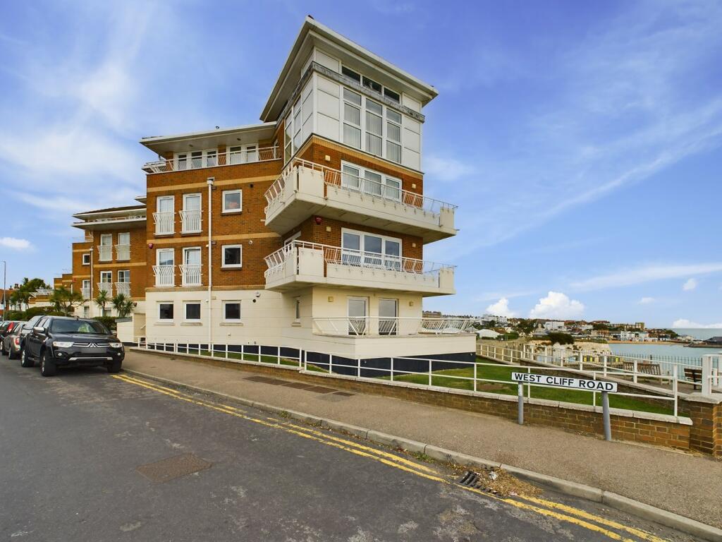 2 bedroom flat for sale in West Cliff Road, Broadstairs, CT10