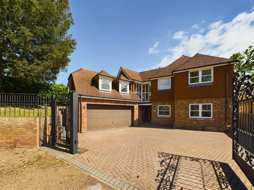 4 bedroom detached house for sale in Avenue, Broadstairs, CT10
