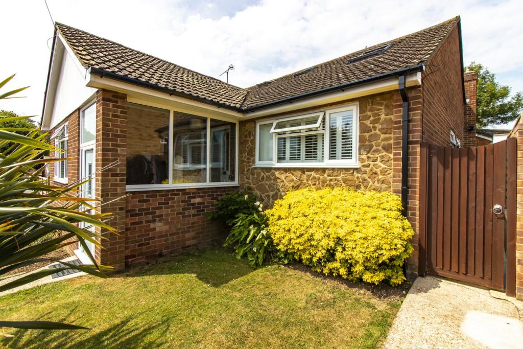 4 bedroom bungalow for sale in Kendal Rise, Broadstairs, CT10