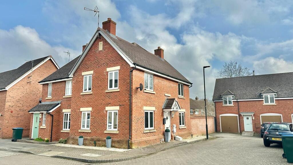 3 bedroom semidetached house for sale in Yellowstone Close, Keresley