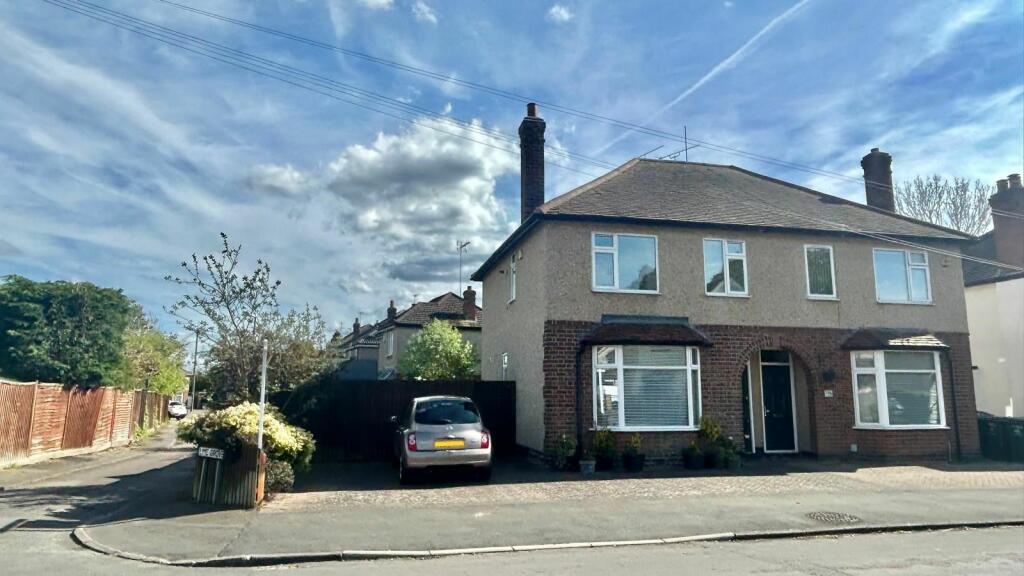 3 bedroom semidetached house for sale in Lime Tree Avenue, Coventry, CV4