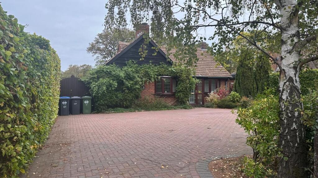 Main image of property: Rugby Road, Binley Woods, Coventry, CV3 2AY