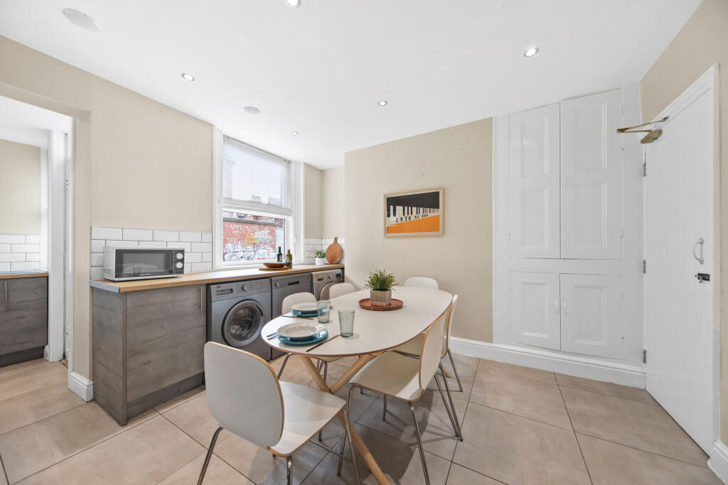 Main image of property: 2 Hessle Mount, Hyde Park, Leeds, LS6 1EP