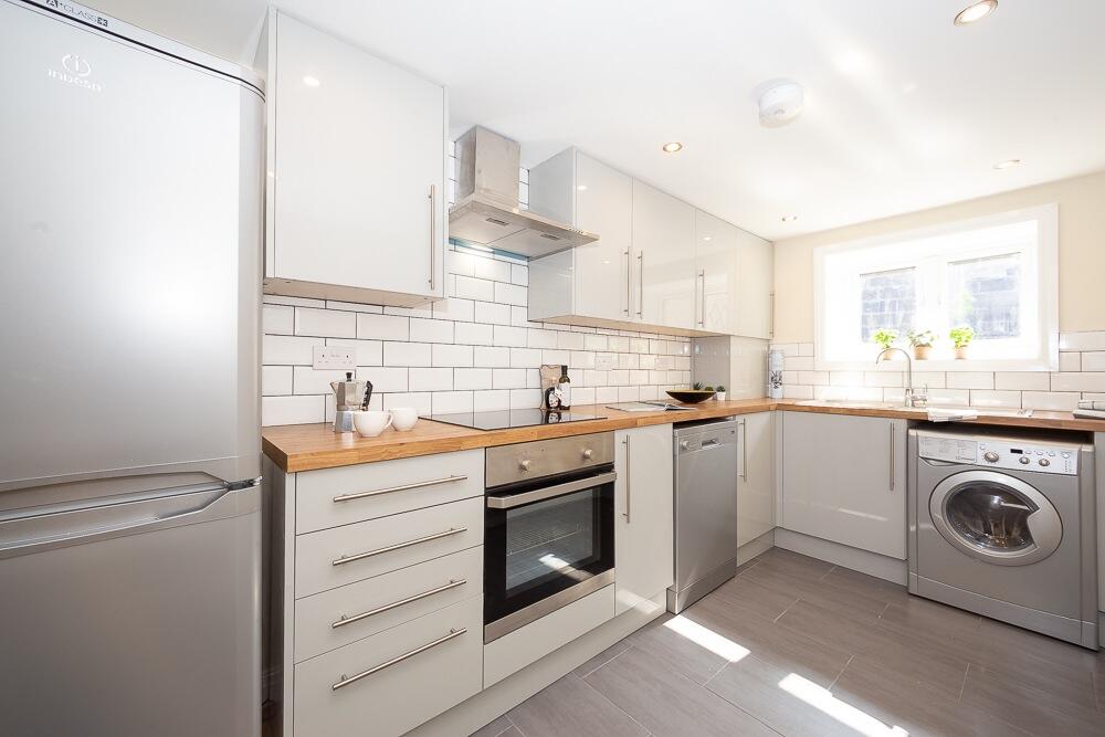 Main image of property: Flat 2 161 Victoria Road, Headingley, Leeds, LS6 1DU