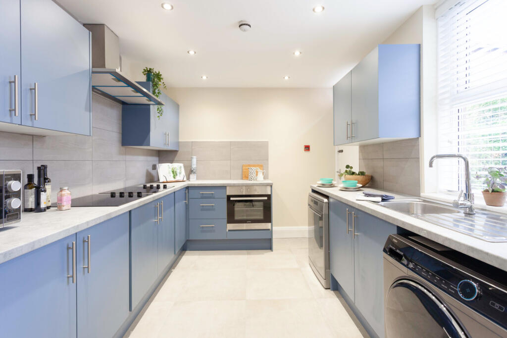 Main image of property: 8 Estcourt Avenue, Headingley, Leeds, LS6 3ES