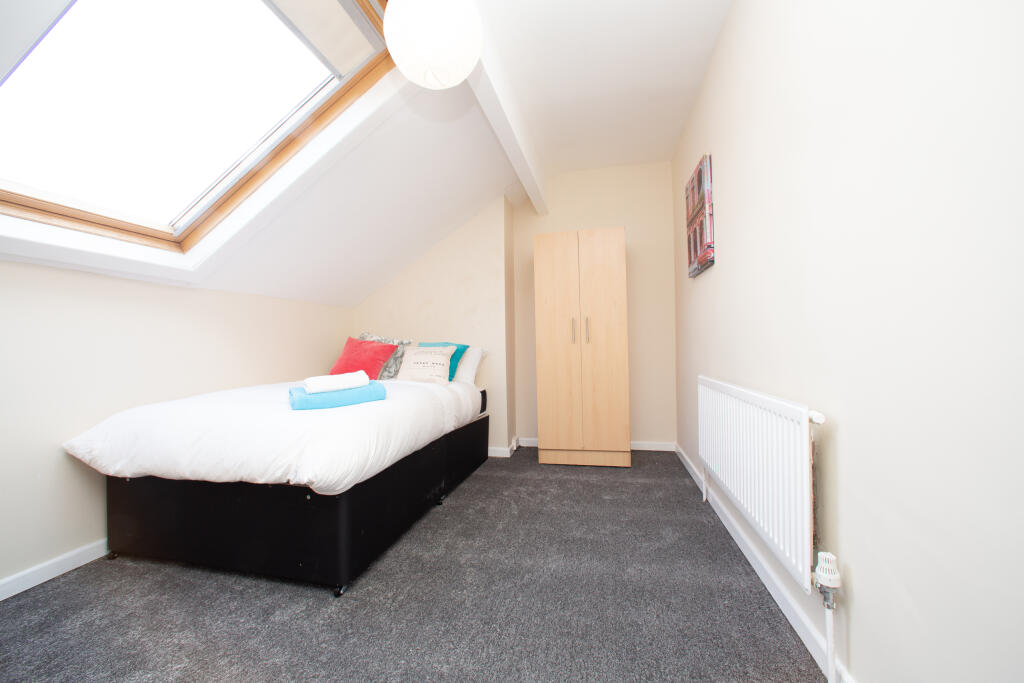 Main image of property: 81 Headingley Avenue, Headingley, Headingley, Leeds, LS6 3ER