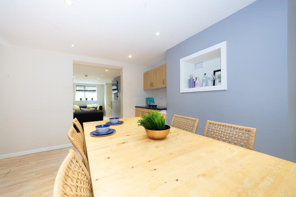 Main image of property: 11 Headingley Mount, Headingley, Leeds, LS6 3EL