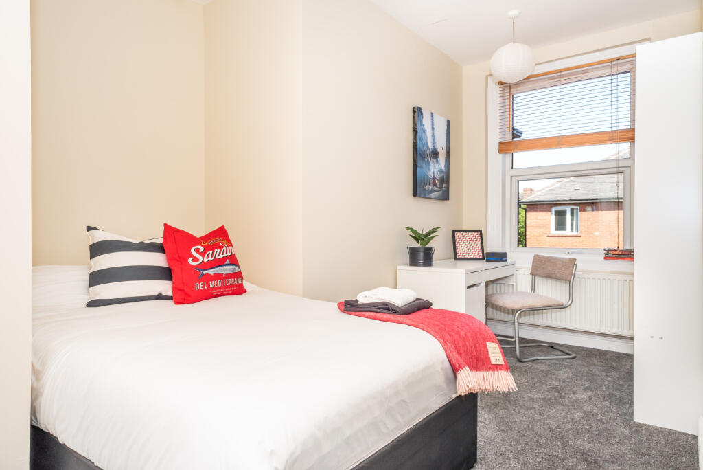 Main image of property: 20 Winston Gardens, Headingley, Headingley, Leeds, LS6 3LA