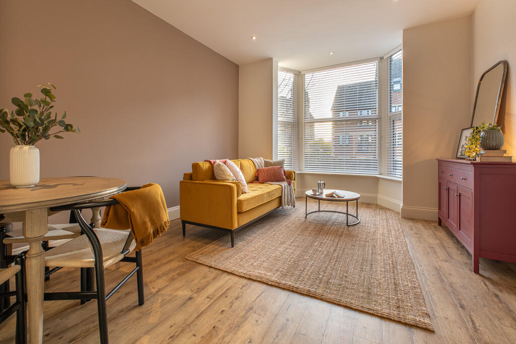 Main image of property: Flat 1 - 187 Kirkstall Lane, Kirkstall, Headingley, Leeds, LS6 3EJ