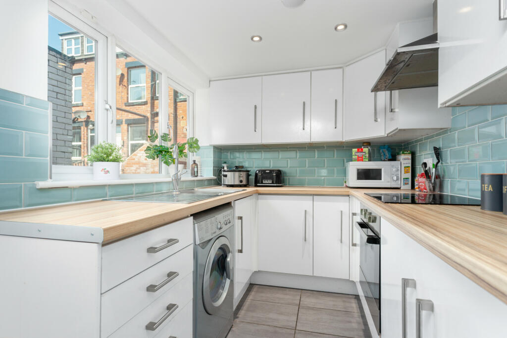 Main image of property: 16 Ash Road, Headingley, Leeds, LS6 3JF