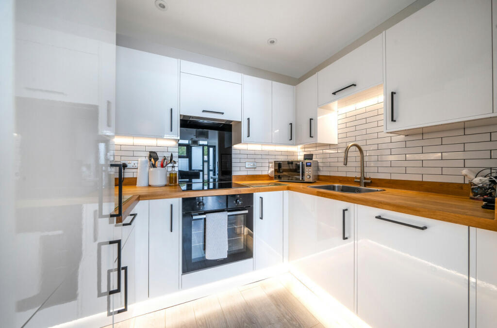 Additional property image - Edinburgh Gate, Harlow, Essex, CM20