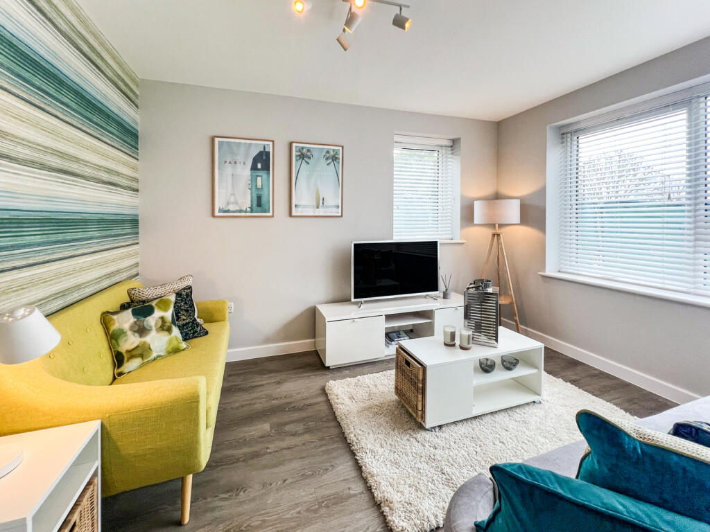Additional property image - Oakview Walk, Harlow, Essex, CM18