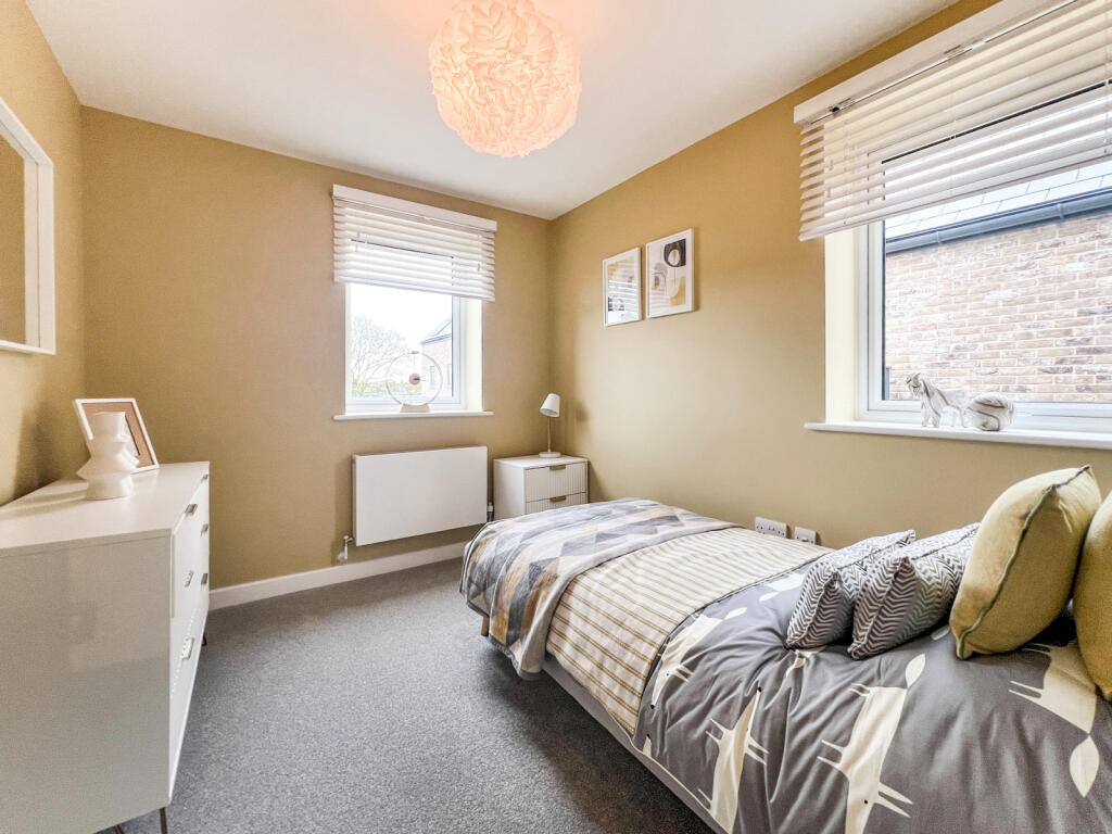 Additional property image - Oakview Walk, Harlow, Essex, CM18