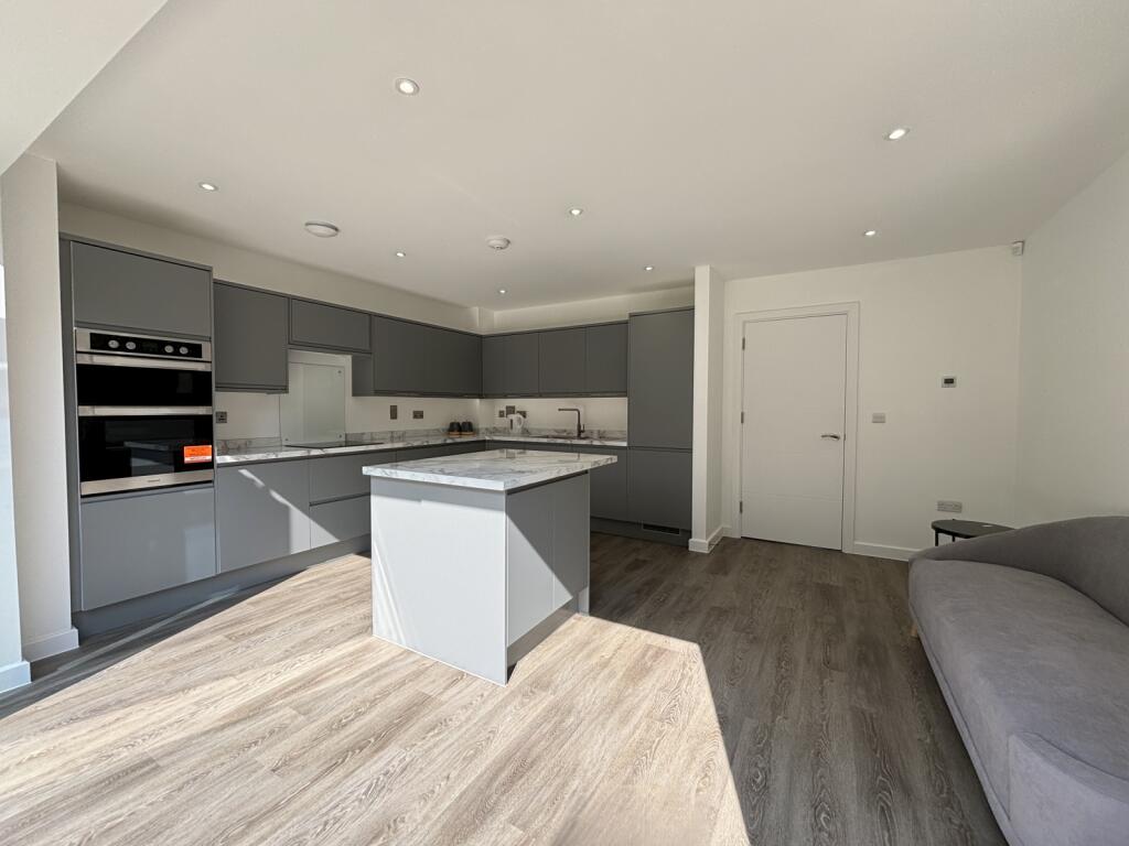 Additional property image - Oakview Walk, Harlow, Essex, CM18