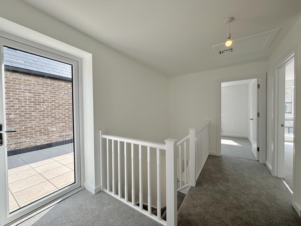 Additional property image - Oakview Walk, Harlow, Essex, CM18