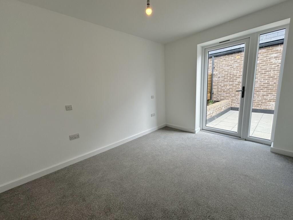Additional property image - Oakview Walk, Harlow, Essex, CM18