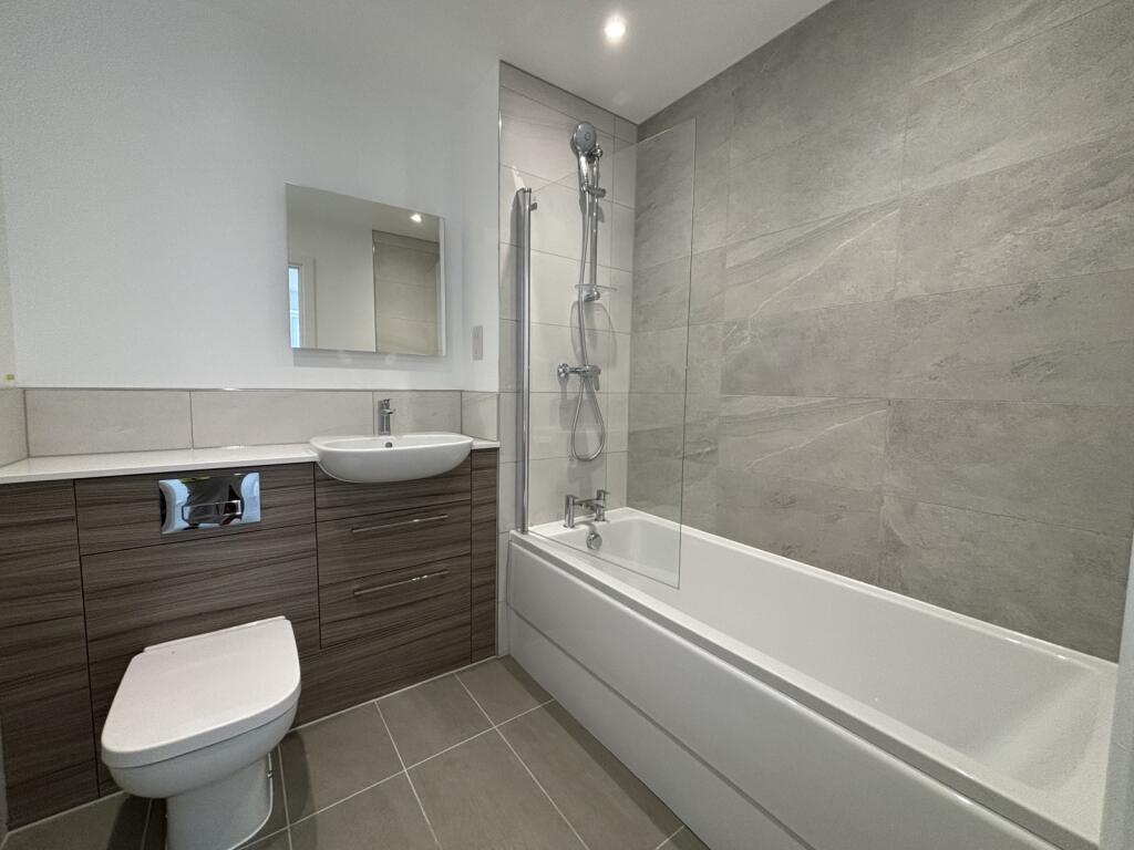 Additional property image - Oakview Walk, Harlow, Essex, CM18