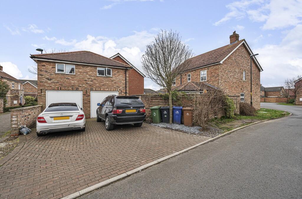 4 bedroom detached house for sale in Pasture Lane, Scartho Top, Grimsby