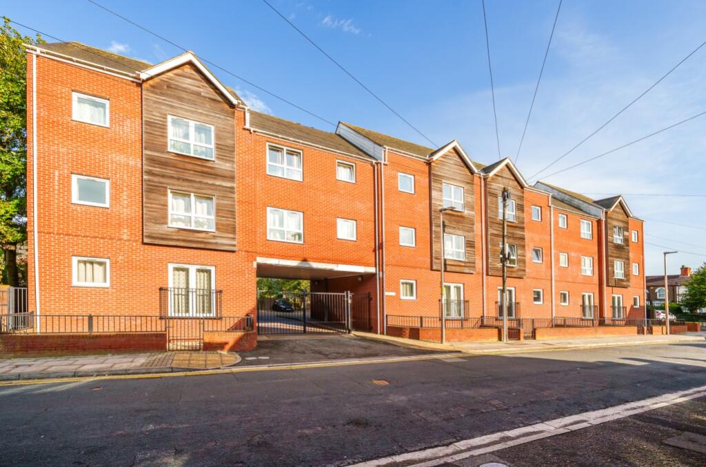 2 bedroom flat for sale in Willingham Court, Willingham Street, Grimsby