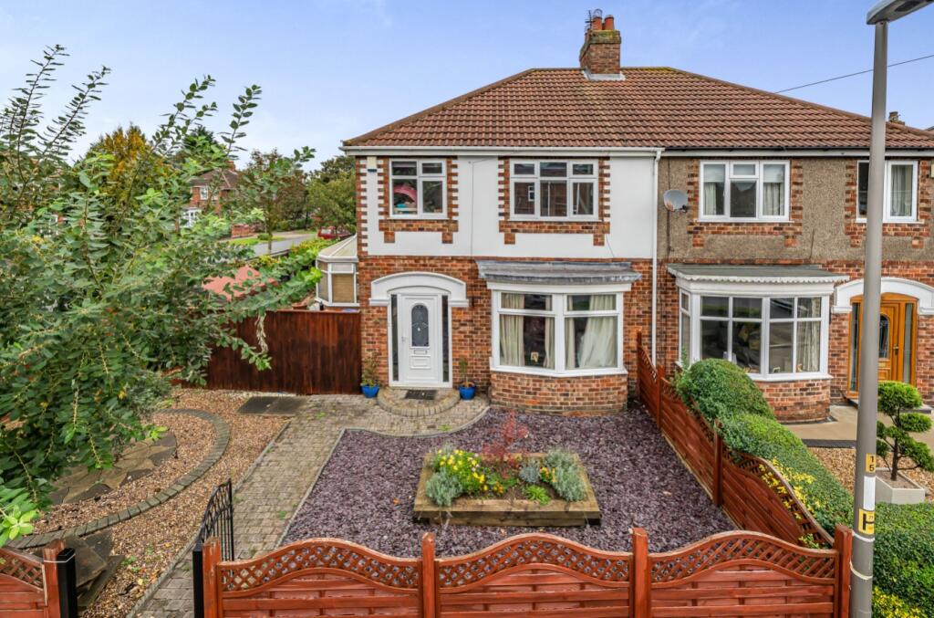 3 bedroom semidetached house for sale in Gloucester Avenue, Grimsby
