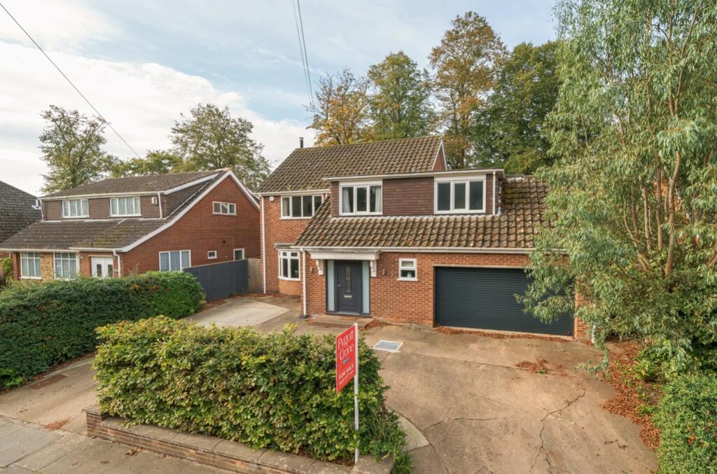 5 bedroom detached house for sale in Woodrow Park, Grimsby