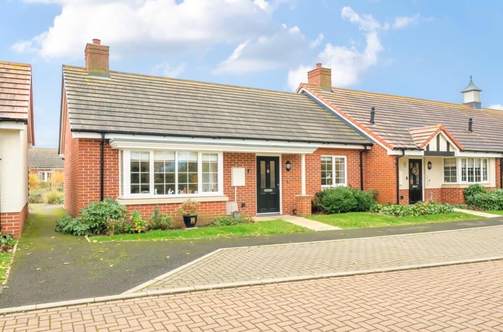 2 bedroom bungalow for sale in Hawthorne Road, Humberston, Grimsby