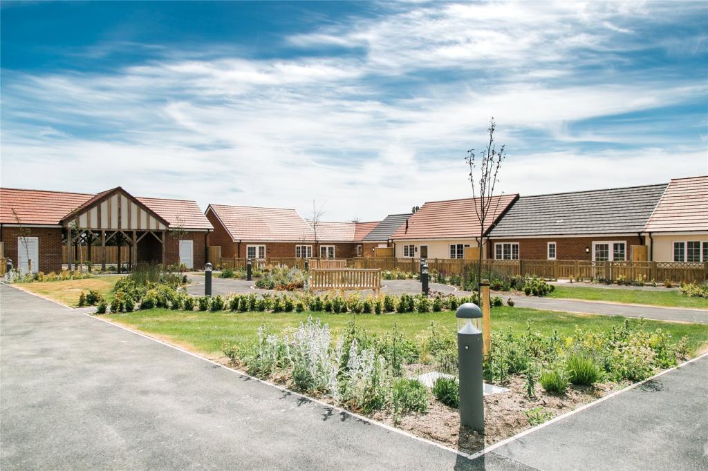 2 bedroom bungalow for sale in Carrington Gardens, Humberston, DN36