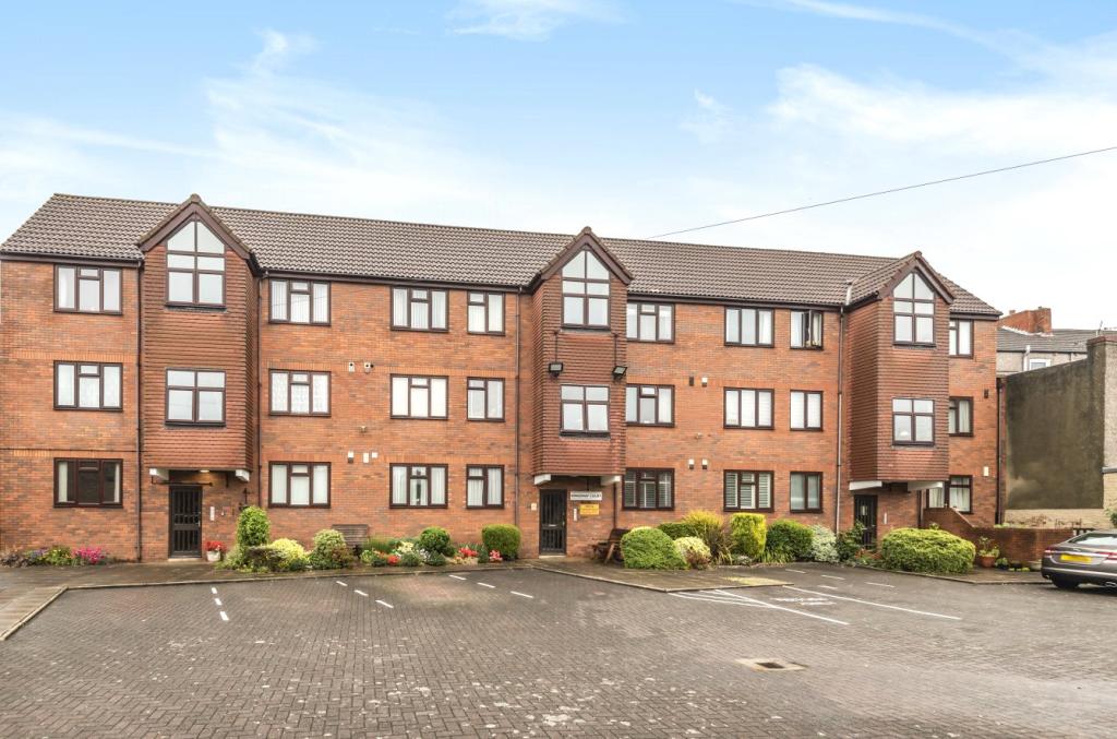 1 bedroom apartment for sale in Kingsway Court, Kingsway, DN35
