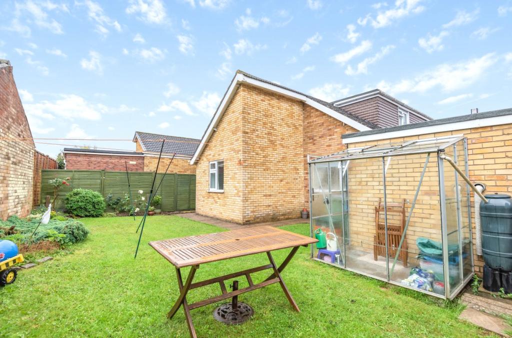 5 bedroom bungalow for sale in Alderney Way, Immingham, DN40