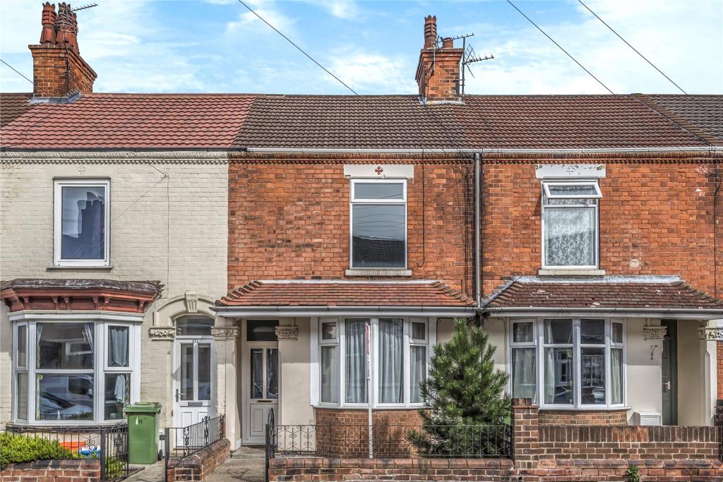 3 bedroom terraced house for rent in Legsby Avenue, Grimsby, DN32