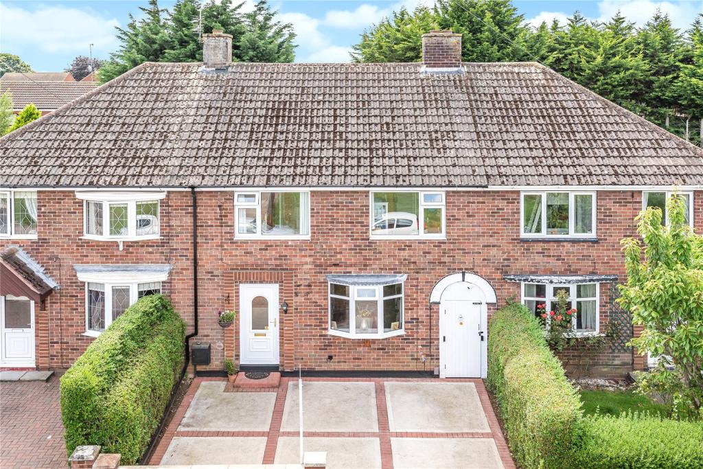 3 bedroom terraced house for sale in Mendip Avenue, Grimsby, DN33
