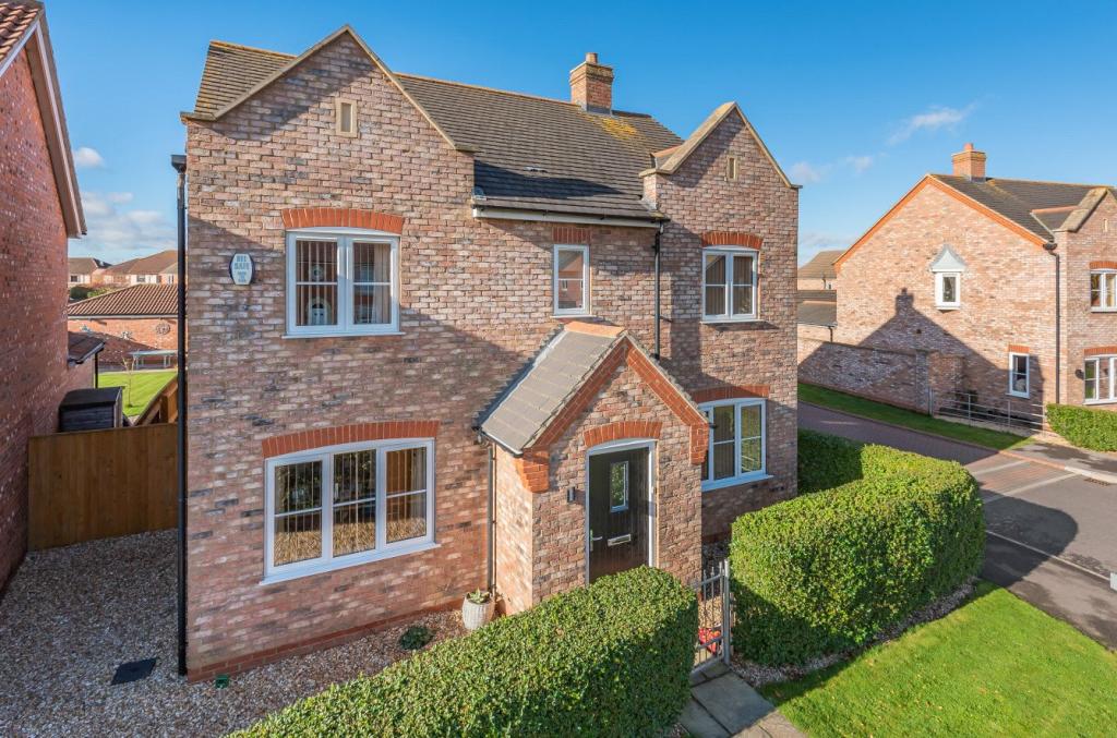 4 bedroom detached house for sale in Bluebell Road, Scartho, DN33