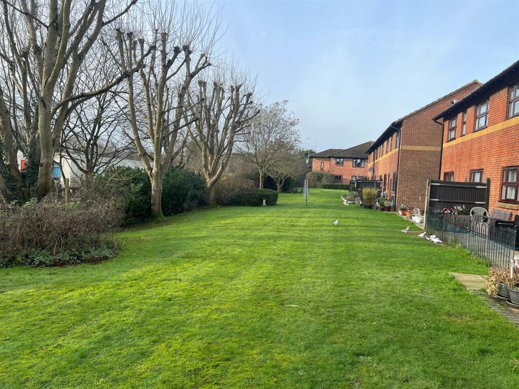 1 bedroom retirement property for sale in Cherwell Close, Croxley Green