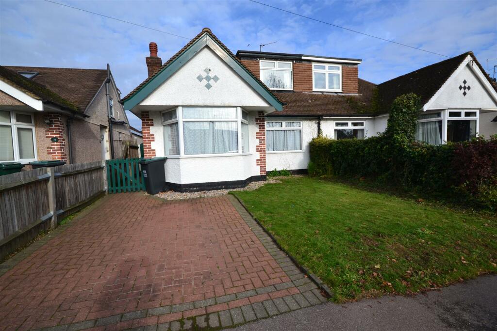 3 bedroom semidetached bungalow for rent in Sherborne Way, Croxley