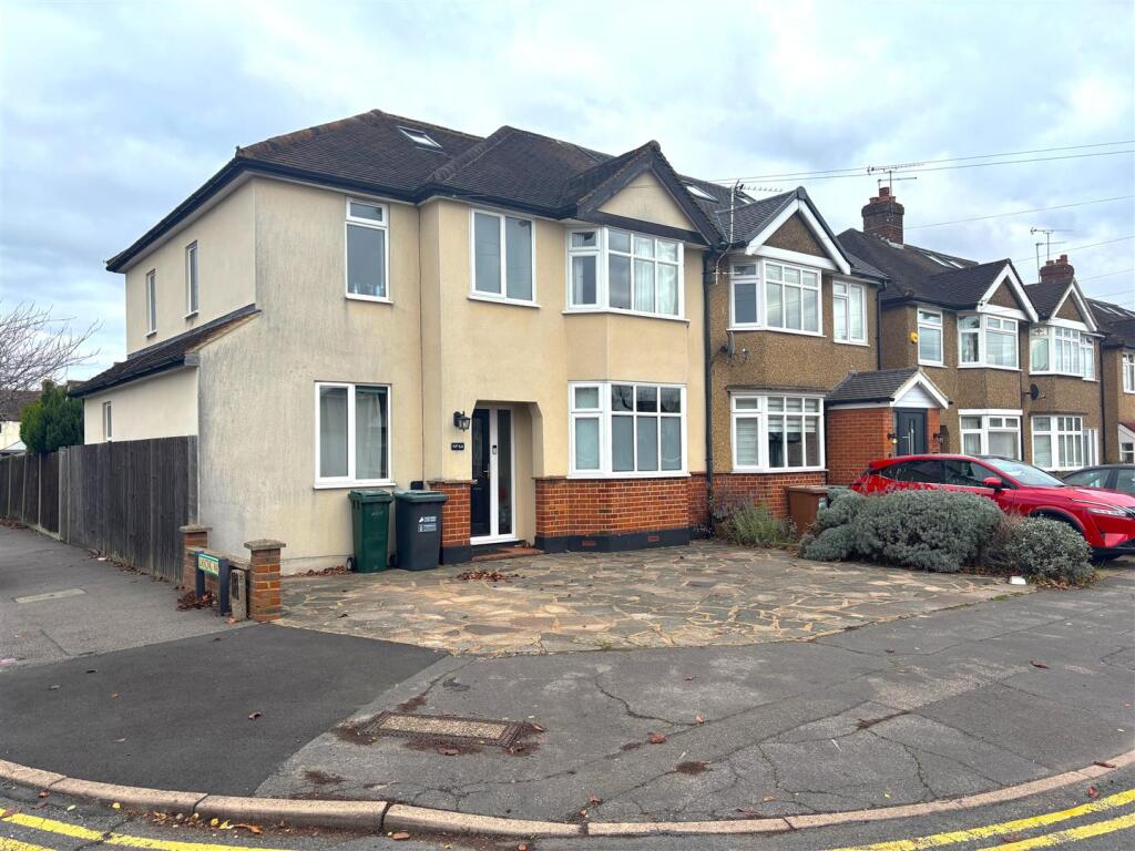 Main image of property: Malvern Way, Croxley Green, Rickmansworth