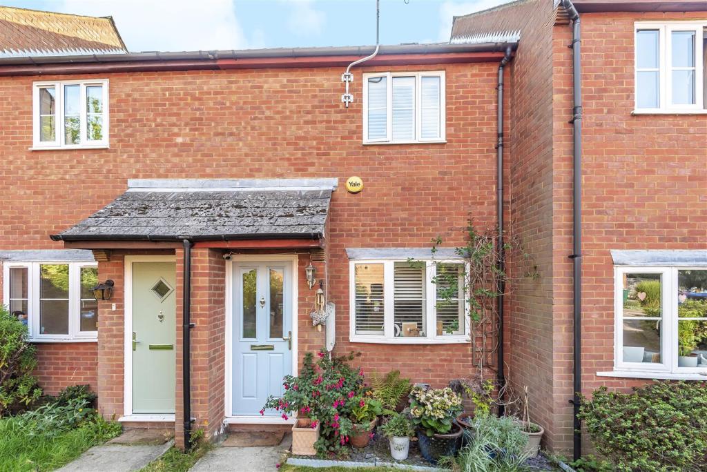 2 bedroom terraced house for sale in Evans Close, Croxley Green
