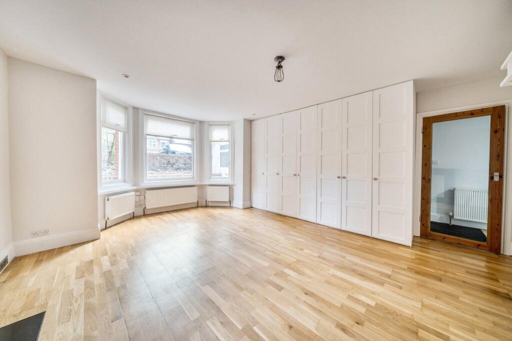 Main image of property: The Avenue, London, W13