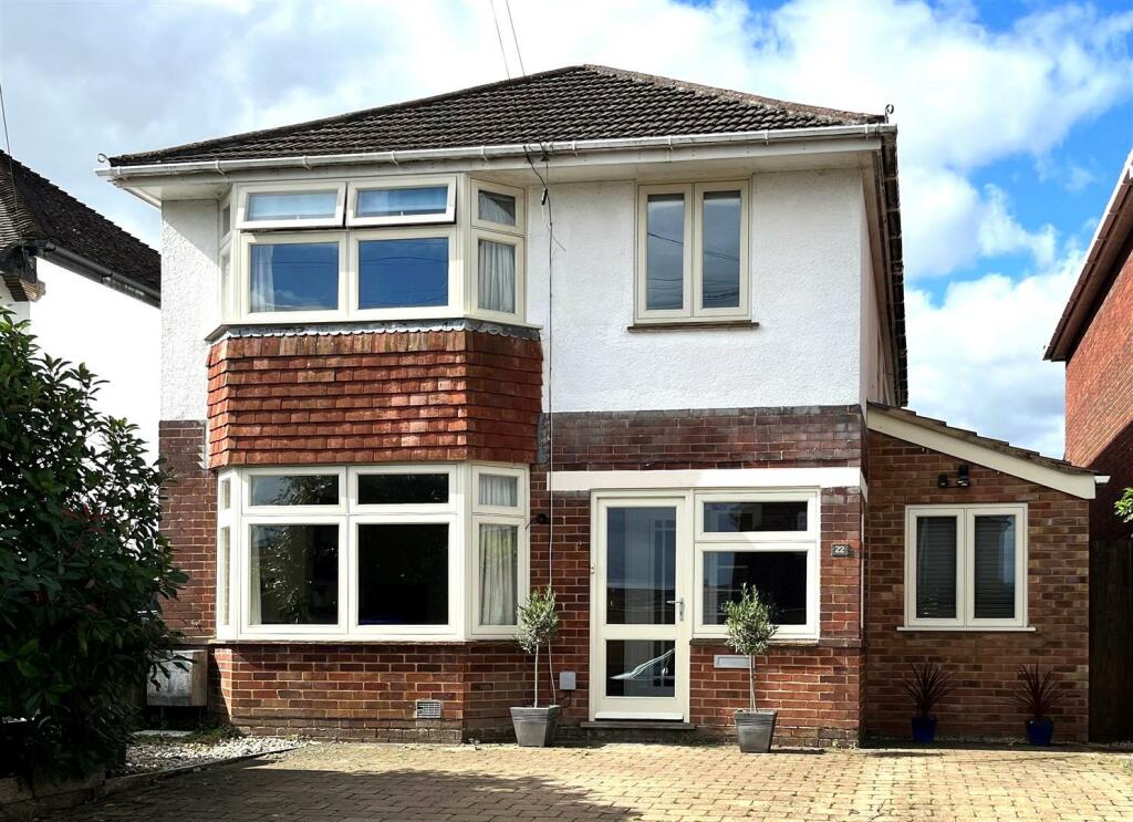 4 bedroom detached house for sale in Upper Street, Harnham, Salisbury, SP2