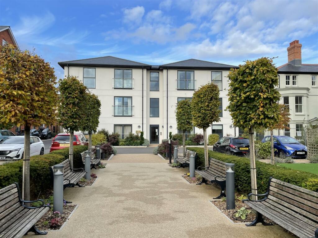 2 bedroom retirement property for sale in Wilton Road, Salisbury, SP2