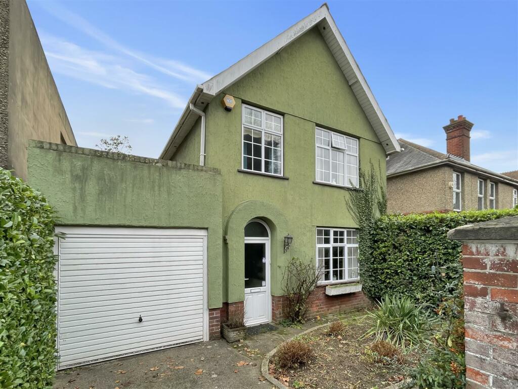 3 bedroom detached house for sale in Devizes Road, Salisbury, SP2