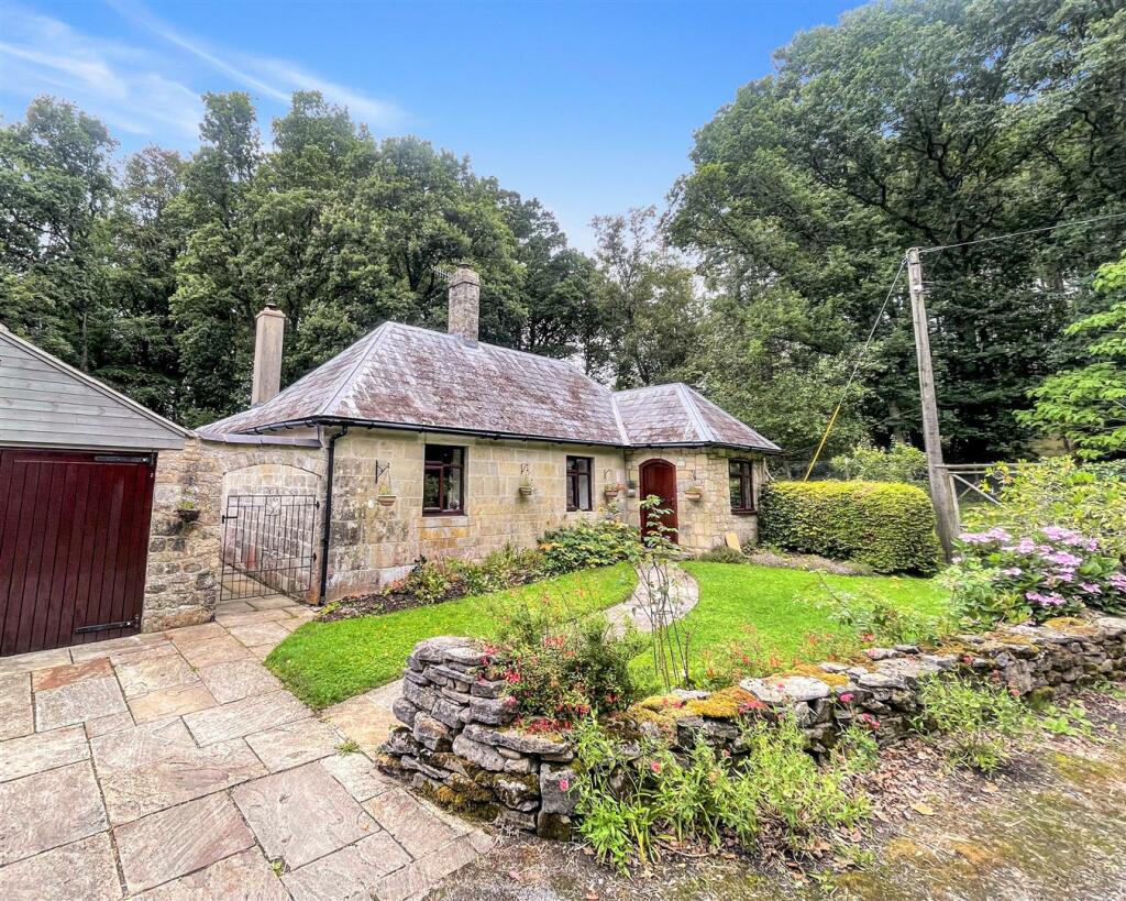 2 bedroom detached bungalow for sale in Teffont, Salisbury, SP3