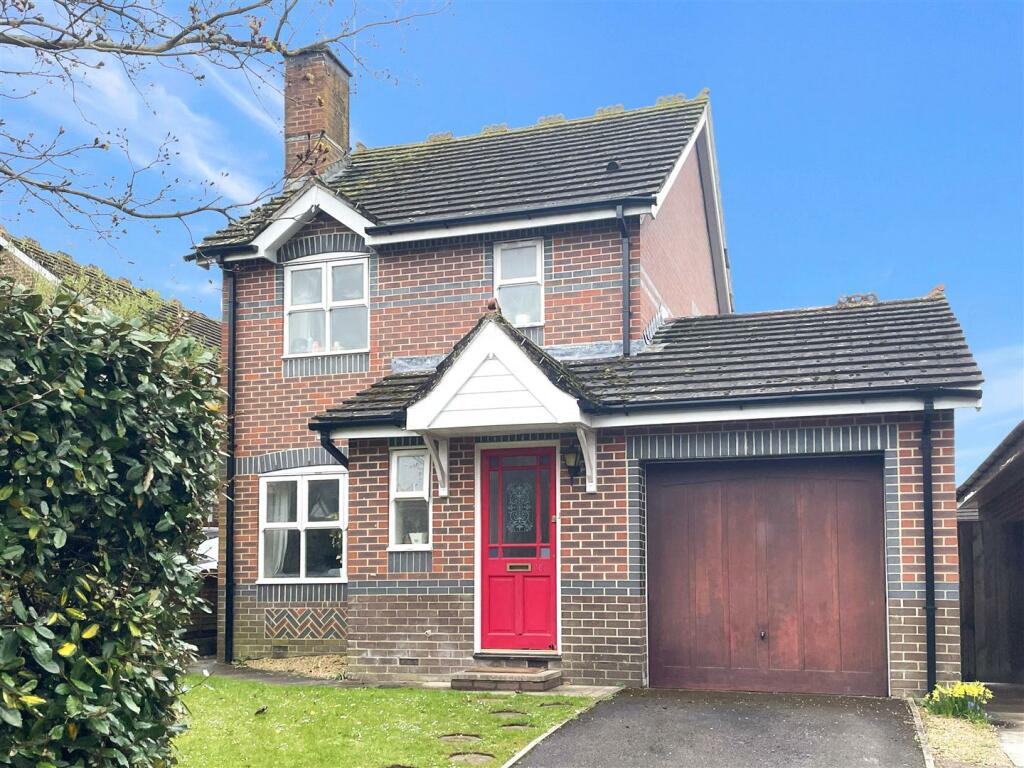 3 bedroom detached house for sale in Pepperbox Rise, Whaddon, Salisbury