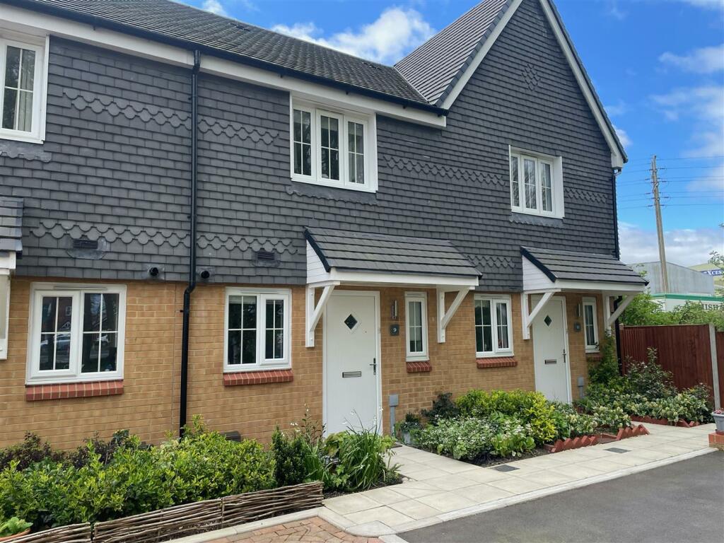 2 bedroom terraced house for sale in Poplar Close, Salisbury, SP2