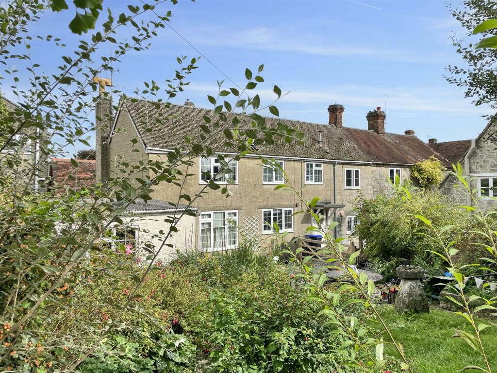 2 bedroom semidetached house for rent in High Street, Tisbury