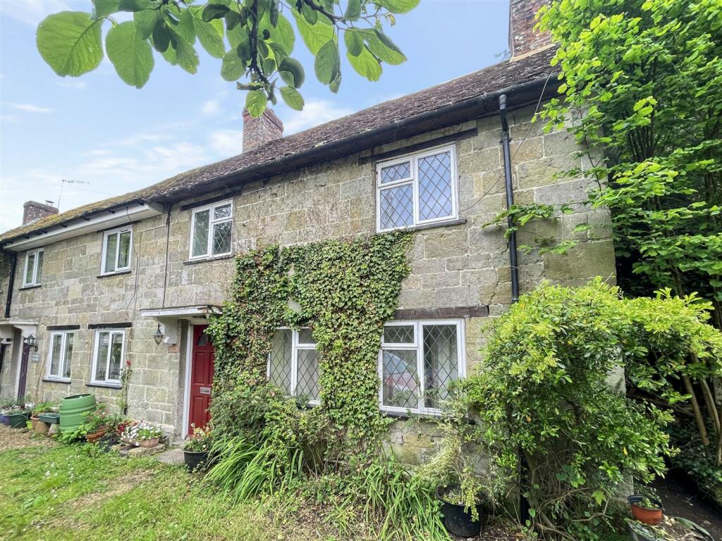 3 bedroom cottage for sale in Shaftesbury Road, Compton Chamberlayne, SP3
